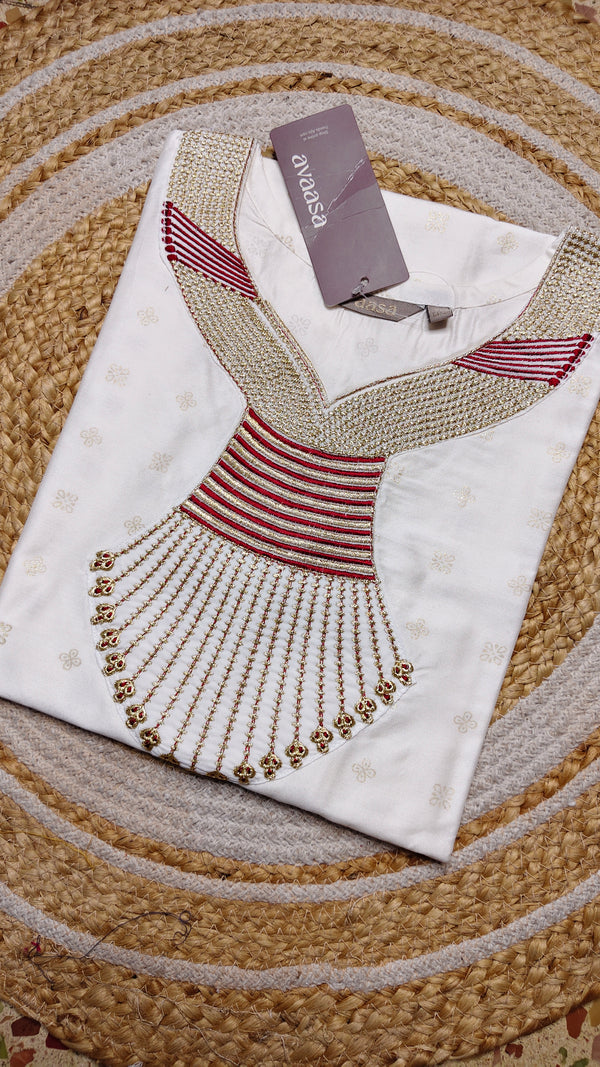 White with chain pattern half embroidery (Size XL)