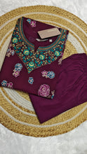 Vatican wine neck embroidery