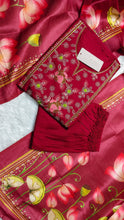 Light meroon shade small flowers